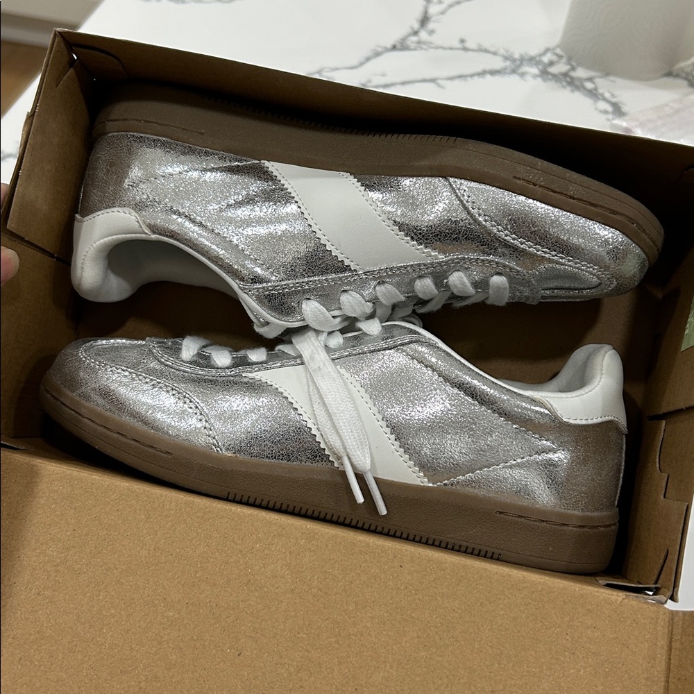 Worn once - UNIVERSAL THREAD ‘Spencer’ Silver Metallic Sneakers - Picture 1 of 10